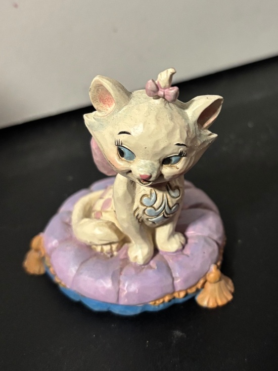 Disney Other - Disney Marie Decor